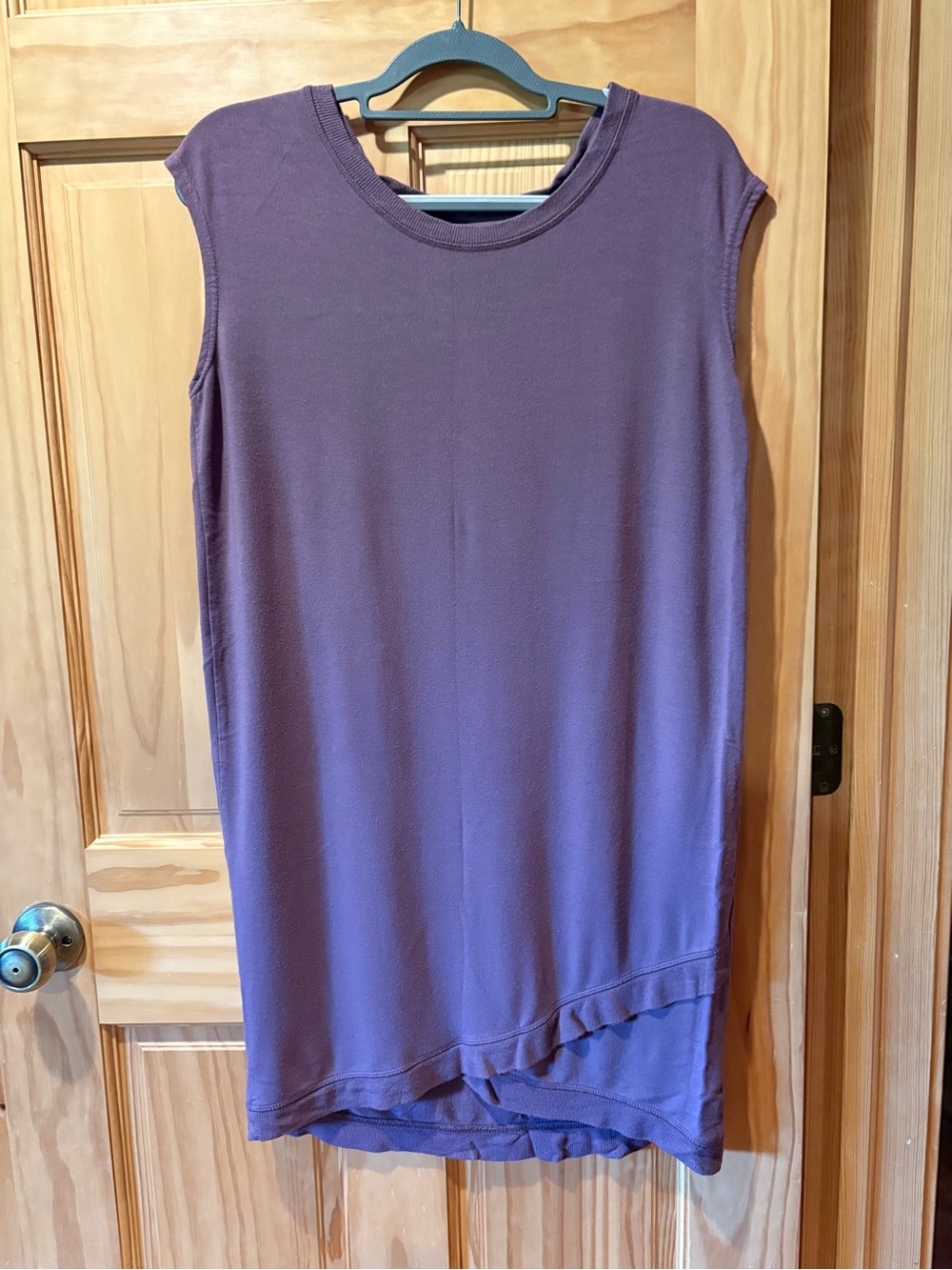 Active Life Sleeveless Knit Criss-Cross Hem Dress dusty purple/plum women’s M